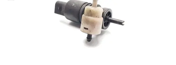 Volkswagen Golf IV Windscreen/windshield washer pump