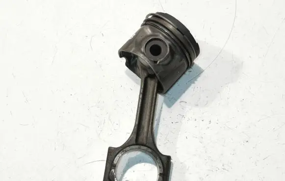 Volvo V70 Piston with connecting rod 811118