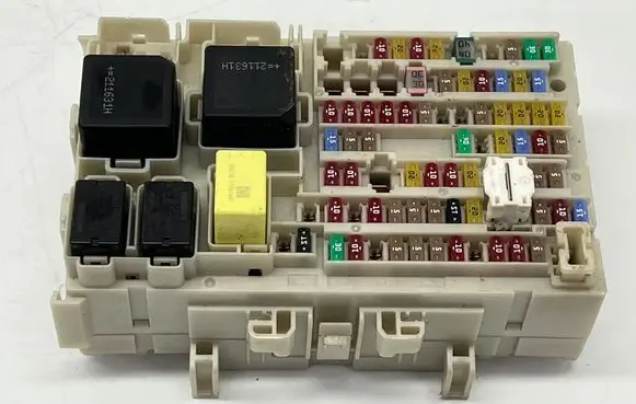 Mitsubishi Outlander IV Fuse module 8565A577 1780 1F220030