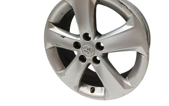 Toyota RAV 4 (XA40) R17 alloy rim 