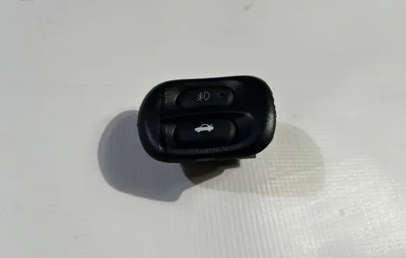 Chevrolet Corvette C5 Tailgate opening switch 12135155