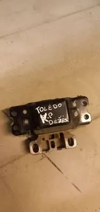 Engine mount bracket