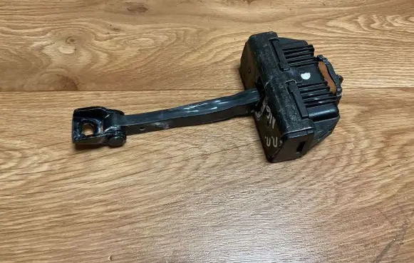 BMW 5 E60 E61 Front door check strap stopper 7176804