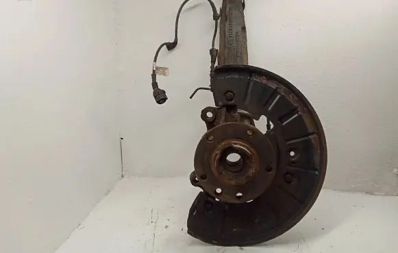 Volkswagen Touareg II Front wheel hub spindle knuckle 7P6407245A