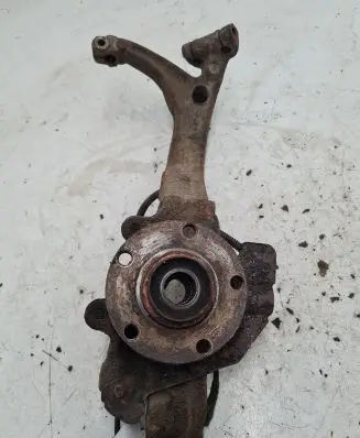 Audi A4 S4 B5 8D Front wheel hub