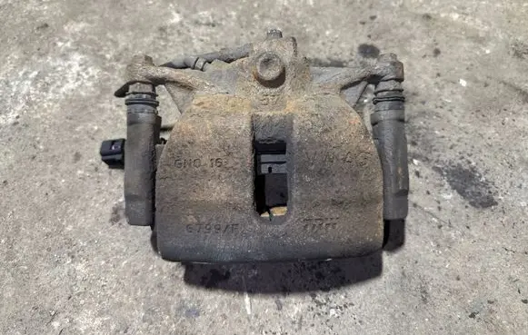 Volkswagen PASSAT B8 Front brake caliper