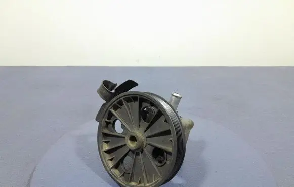 Volvo XC70 Power steering pump 9485757
