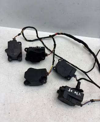 Volvo V70 Air flap motor/actuator 30676510 E2425 050409