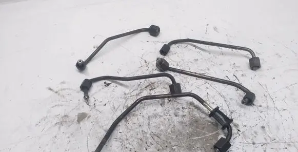 KIA Sorento Fuel injector supply line/pipe 