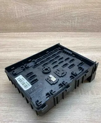Volkswagen PASSAT B6 Fuse module 3C0937125