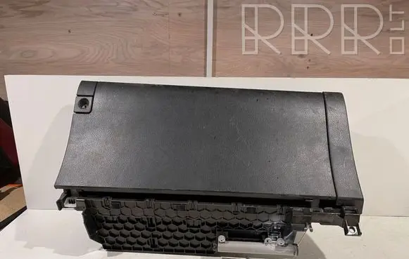 Lexus CT 200H Glove box