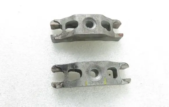 Volkswagen Golf VI Fuel Injector clamp holder 03L216