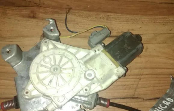 Nissan Micra Front door window regulator motor