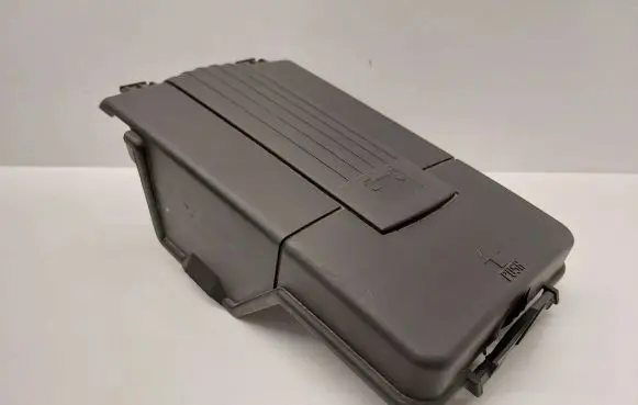 Audi A3 S3 8P Battery box tray cover/lid 3C0915443A