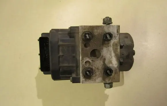 Audi A4 S4 B5 8D ABS Pump 8E0614111AB