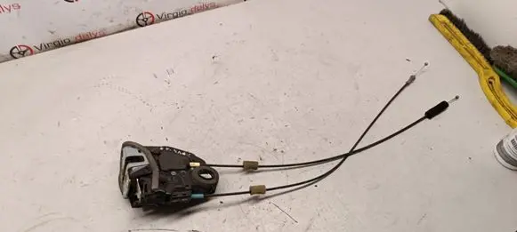 Toyota RAV 4 (XA40) Front door lock A046693