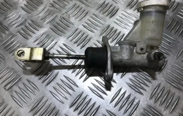 Mitsubishi Carisma Clutch master cylinder