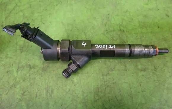 Nissan Primera Fuel injector 0445110110B