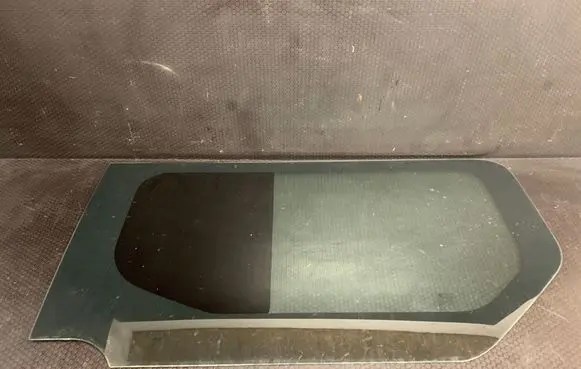 Opel Vivaro Sliding door window/glass 