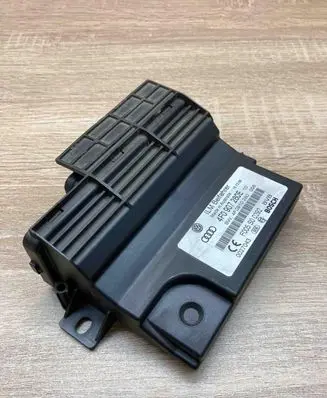 Audi Q7 4L Power management control unit 4F0907280E 4F0910280
