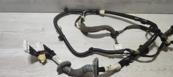 Renault Kadjar Front door wiring loom/harness boot 241253290R
