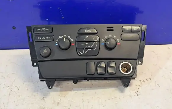 Volvo V70 Climate control unit 8697140 04W35E02