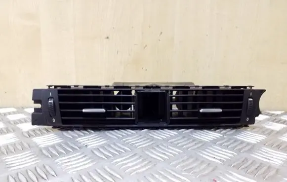 BMW 3 E90 E91 Dash center air vent grill 9130464