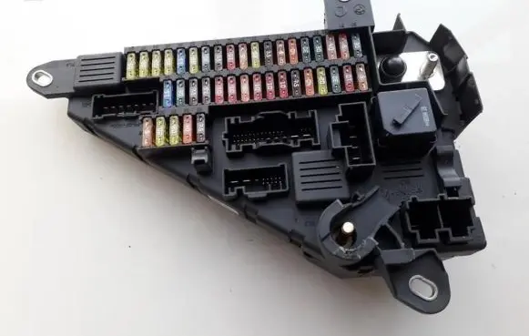 BMW 5 E60 E61 Fuse box set 913883001 518956057