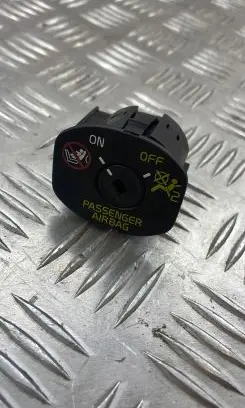 Passenger airbag on/off switch