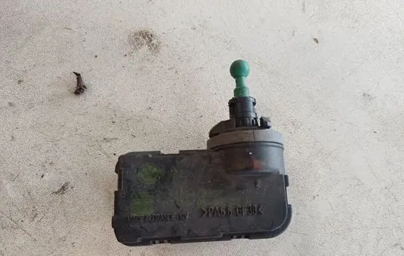 Volkswagen Golf V Headlight level adjustment motor 1J0941295F