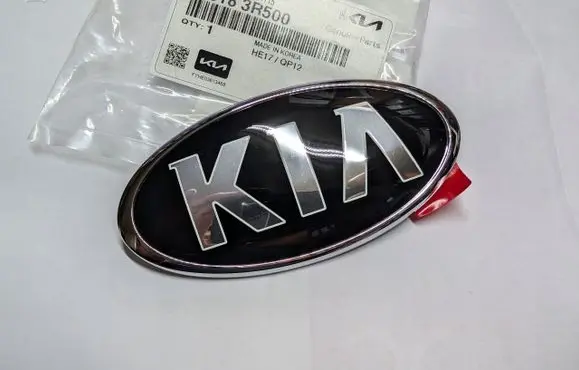 KIA Ceed Manufacturer badge logo/emblem 863183R500