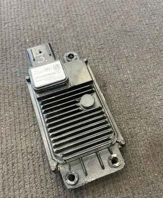 Land Rover Range Rover Sport L494 Distronic sensor radar DPLA9G768AD DPLA9G768