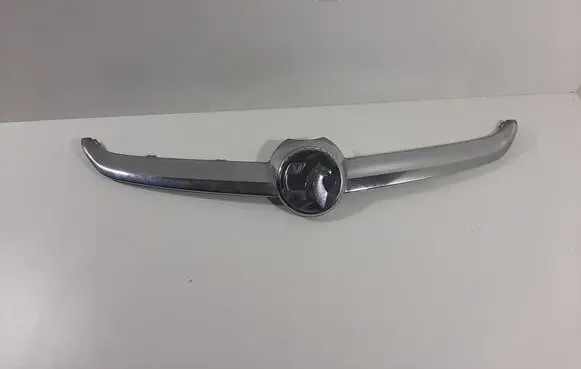 Opel Astra J Front bumper upper radiator grill 13381823