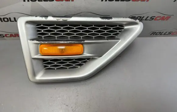 Front fender indicator light