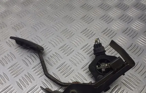 Toyota Avensis T250 Accelerator throttle pedal 78111-35030
