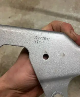 Porsche Boxster 987 Fender mounting bracket 32277537