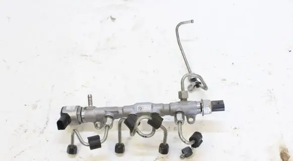 Audi A3 S3 8V Fuel injector supply line/pipe 04L130089F