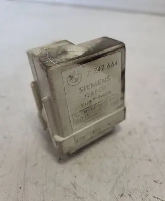 BMW 5 E39 Glow plug pre-heat relay 2247664