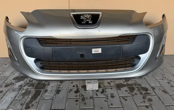 Peugeot 308 Front bumper 9674576177