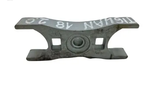 Volkswagen Tiguan Fuel Injector clamp holder 04L216