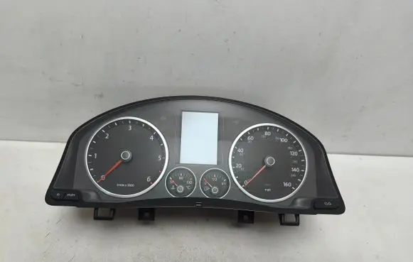 Volkswagen Tiguan Speedometer (instrument cluster) 5N0920970D