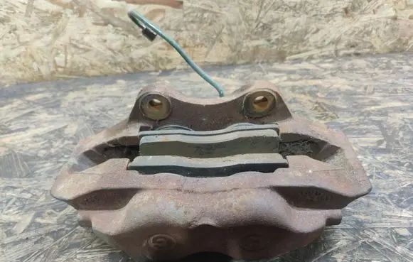 Jaguar XJS Front brake caliper CN34340