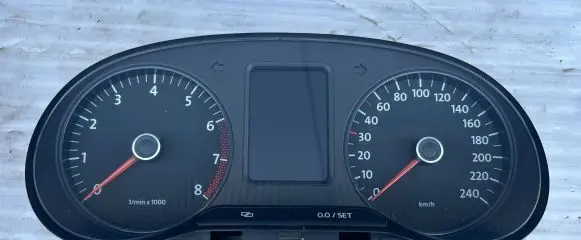 Volkswagen Polo V 6R Speedometer (instrument cluster) 6R0920