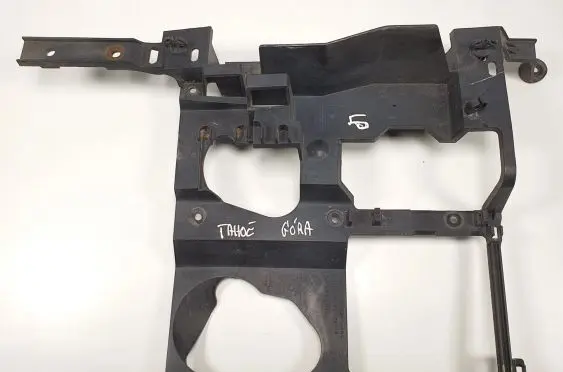 Chevrolet Tahoe Headlight/headlamp mounting bracket 15750785