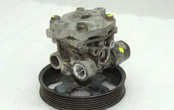 Suzuki Liana Power steering pump 4911073J00
