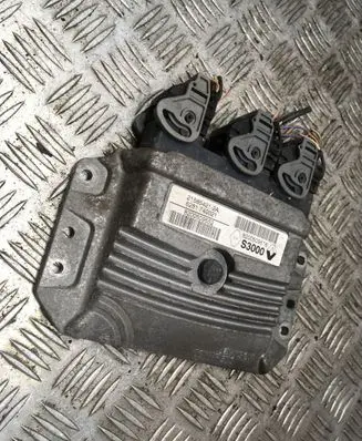 Renault Megane II Engine control unit/module 8200509552 215854212A 6281740021