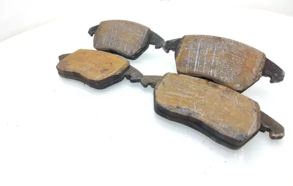 Volkswagen Caddy Brake pads (front) 