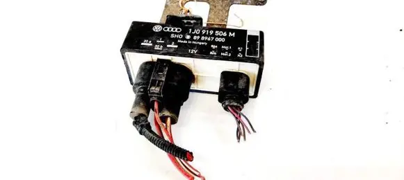 Skoda Fabia Mk1 (6Y) Coolant fan relay 1J0919506M 898967000