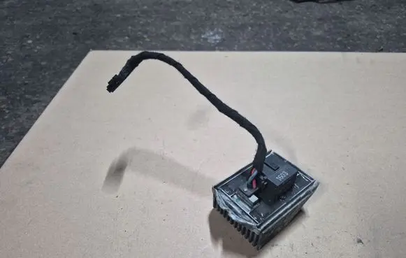 Audi A2 Heater blower motor/fan resistor 6Q1907521 B3306
