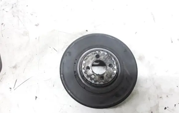 Volkswagen Golf III Crankshaft pulley 028105243G